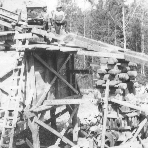 A very early wooden aggregate crusher in the 1920s. Safety was obviously not a big concern when erecting these makeshift production plants